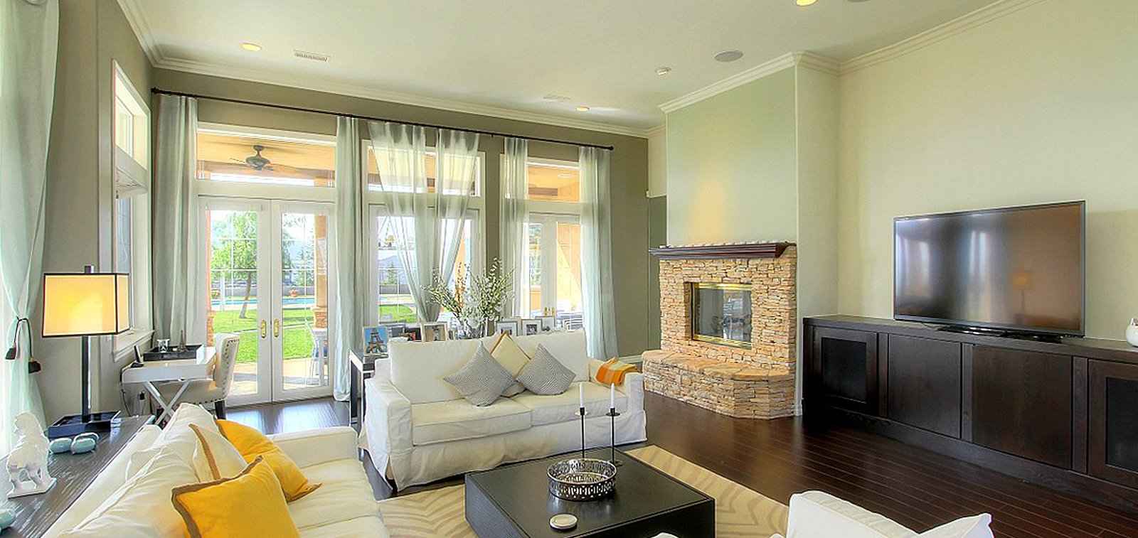 THE HENSLEY GROUP REAL ESTATE - white spacious living room