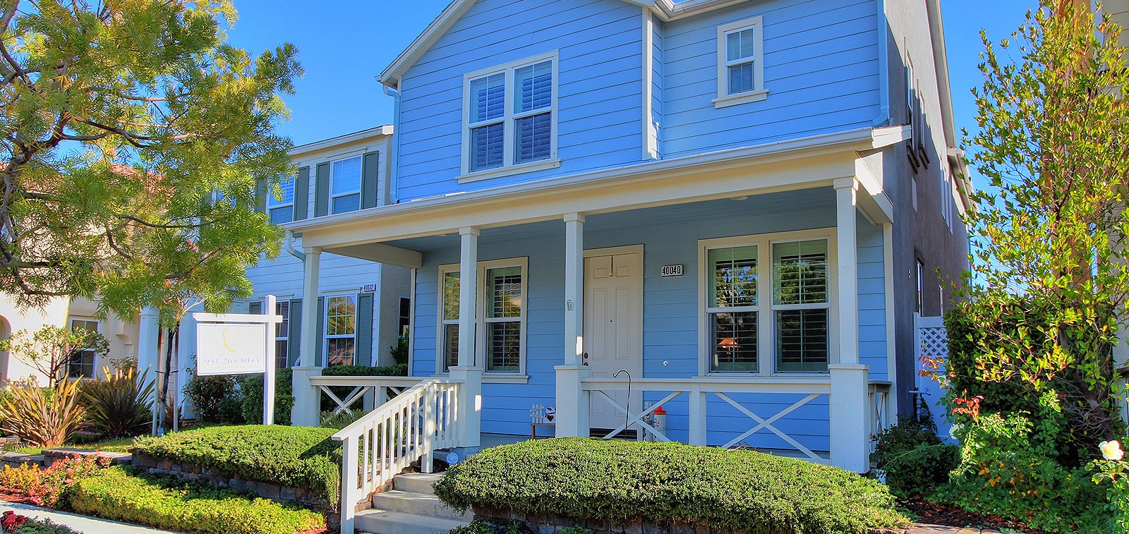THE HENSLEY GROUP REAL ESTATE - front view of a blue house
