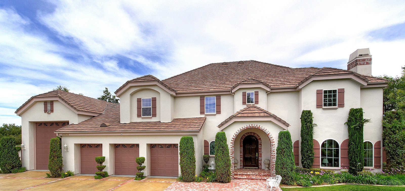 THE HENSLEY GROUP REAL ESTATE - big white brick house