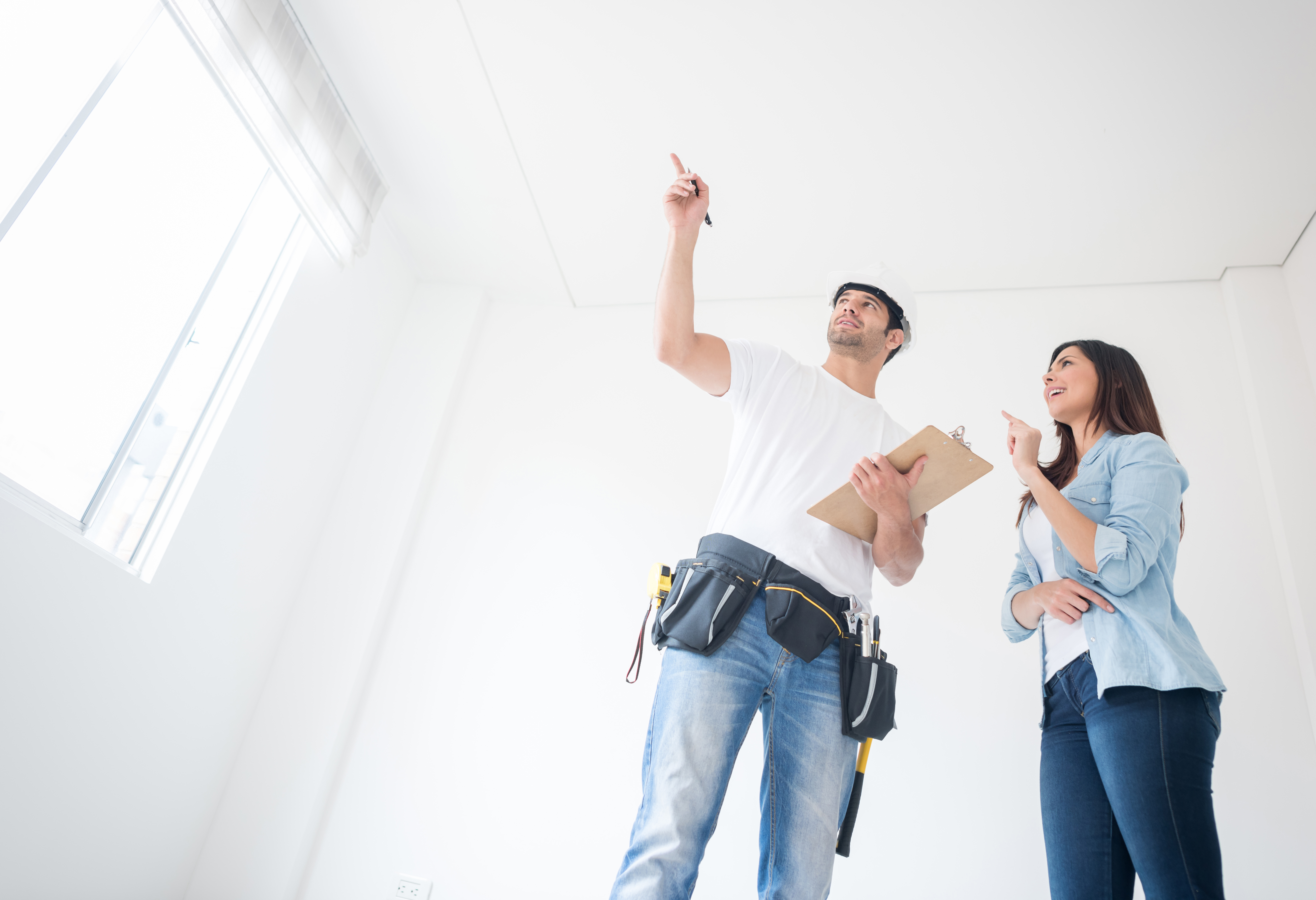 woman talking to a construction worker